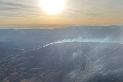 El fuego golpea a Tarija y se extreman labores con el despliegue de dos helicópteros