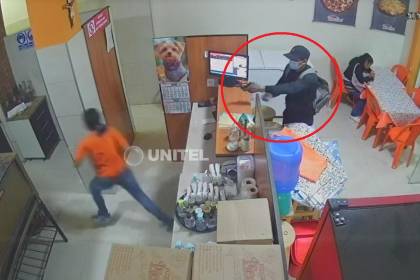 Cochabamba: Robo a mano armada en pizzería es captado por cámara de seguridad