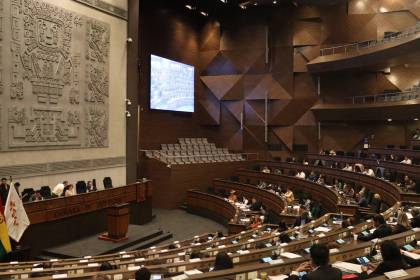 Devuelven carpetas de postulantes al TED de La Paz y Chuquisaca y dan plazo de cinco días para corregir observaciones