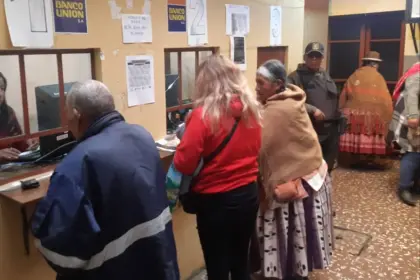 Paz aprueba mediante decreto el incremento del 18,12% a la renta de jubilados del Senasir