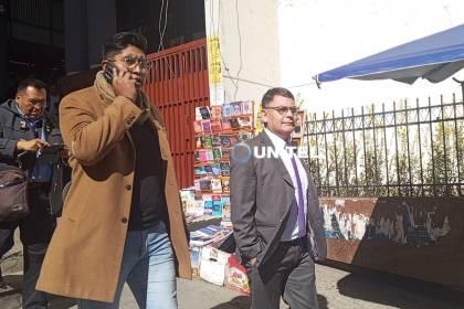 Toma militar: Jhonny Aguilera deja el tribunal de La Paz y dice que no hubo golpe en 2024 por “la reacción de la población” 