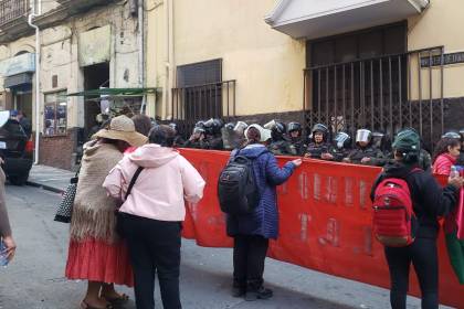 Maestros marcharon frente al Ministerio de Trabajo tras arresto de dirigentes de la COB
