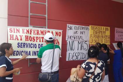 Médicos advierten con paro al denunciar 80 despidos en centros de salud y hospitales de segundo nivel