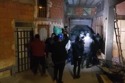 “Escaparon por los techos”: Vecinos denuncian que cercaron a delincuentes en el robo en una vivienda, pero fugaron