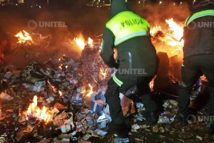 Incineran los billetes que se encontraban en el avión accidentado en El Alto