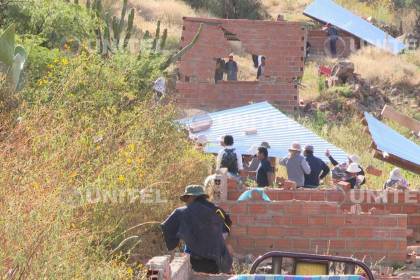 Destruyen edificaciones en la zona de Caico tras enfrentamiento por tierras