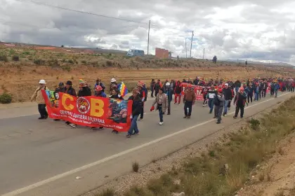 La marcha de la COB se aproxima a El Alto; este lunes llega a La Paz, en puertas del diálogo con el Gobierno