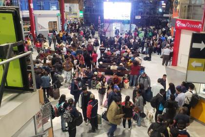 Terminales de buses del eje troncal del país se llenan de cientos de viajeros por Carnaval