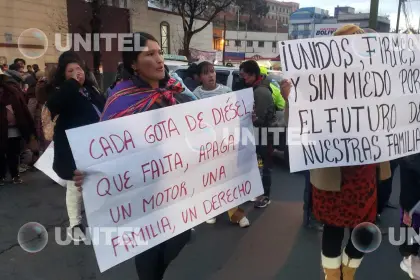 “No podemos aguantar más”, trabajadores de empresas de buses marchan en La Paz por diésel