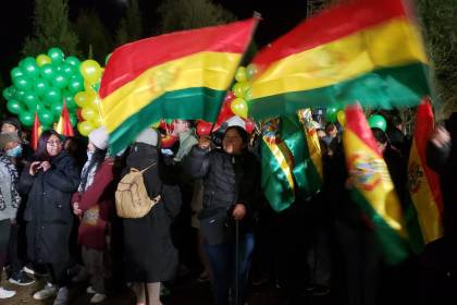 Bolivia abre el mes de su Bicentenario con fervor cívico, el himno y una extensa agenda de actos protocolares