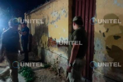Hallan el cuerpo de una mujer enterrado en su propia habitación en Cochabamba