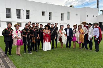 Residentes celebran los 209 años de aniversario de Tarija con una gran serenata en el Cambódromo