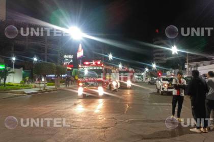 Humo en ducto provoca susto en céntrico edificio de Cochabamba