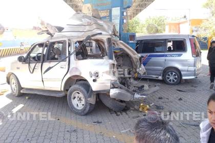 Reportan explosión de un vehículo que estaba cargando gas en un surtidor de Cochabamba 