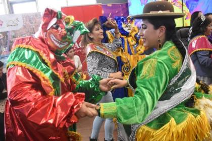 Prohíben el disfraz de arlequín en Carnaval en La Paz y reafirman al Pepino como único símbolo paceño