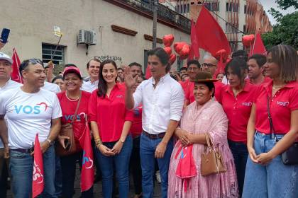 ‘Mamen’ Saavedra llega al TED para presentar su candidatura a la Alcaldía cruceña 