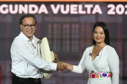 Elecciones en Perú: Keiko Fujimori saca 18.000 votos de ventaja a Roberto Sánchez