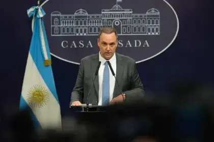 Manuel Adorni renunció como jefe de Gabinete del Gobierno de Javier Milei tras meses de escándalos de corrupción