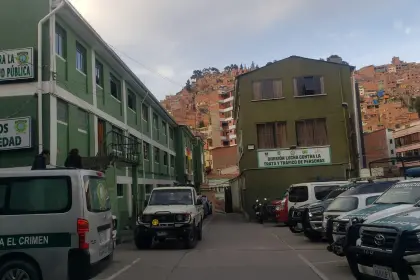 Mujer denuncia violación grupal y retención durante dos días en una casa en La Paz, reporta la Policía 