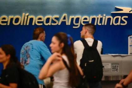 Trabajadores estatales argentinos de la aviación civil posponen huelga en 27 aeropuertos