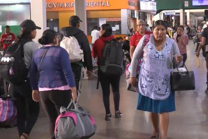 Escasez de diésel frena viajes a Cochabamba en plena festividad de Urkupiña