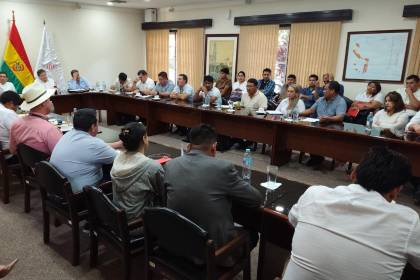 Emergencia por diésel en provincias cruceñas: YPFB y Amdecruz trazan una agenda de seis puntos