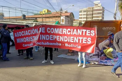 Marcha de comerciantes exige controles ante el alza del dólar paralelo y los productos de la canasta familiar 
