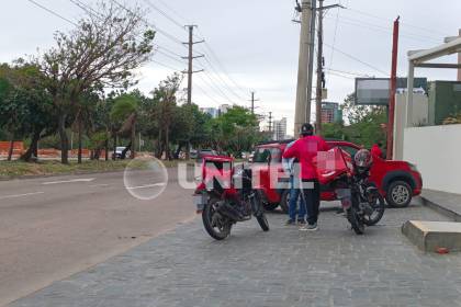 Joven repartidor sufre el robo de su celular luego de que se negara a darle una moneda a un antisocial