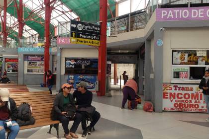 Viajes de La Paz a Cochabamba son “irregulares” tras derrumbe en la carretera, según Tránsito