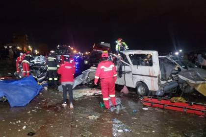 “Hay cuerpos mutilados”: Bomberos reporta niños y adultos fallecidos en el accidente de avión en El Alto 