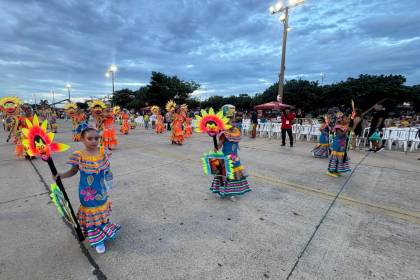 Carnaval: Arranca el gran Corso cruceño 2026 con colorido y alegría en el Cambódromo