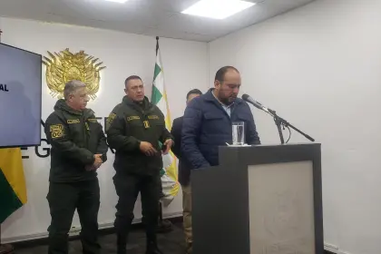 Violencia en Llallagua: Gobierno dice que evistas usan explosivos y petardos para hostigar a pobladores que rechazan bloqueos
