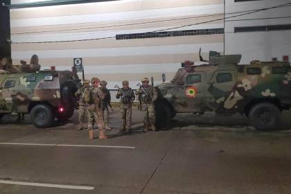 Militares patrullan Santa Cruz de la Sierra tras violento atraco a joyería en la avenida Busch
