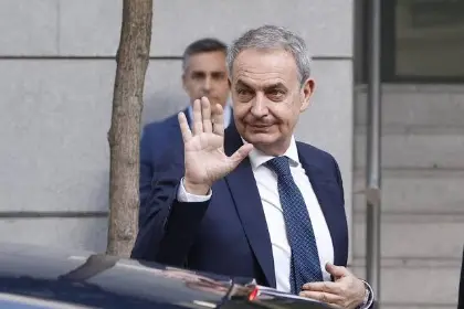 Investigación española vincula a Zapatero con el pago de 200.000 euros por una mediación en Bolivia durante el gobierno de Arce