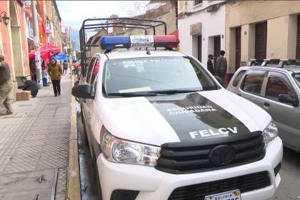 Policía fue agredida por un sujeto al que intentaban detener por una denuncia de violencia intrafamiliar