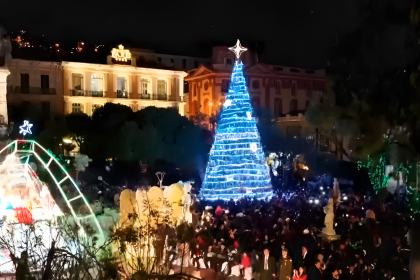 El presidente Paz participa del encendido de luces del árbol de Navidad de la plaza Murillo