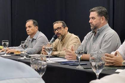 Camacho plantea un ‘paredón’ a Rodrigo Paz para que dé su postura sobre el sector productivo