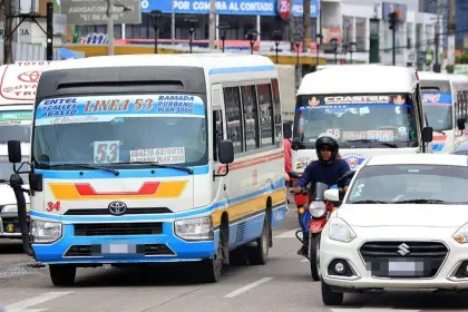 Ante la falta de combustible, transporte público advierte con paro de 48 horas y bloqueos en Santa Cruz