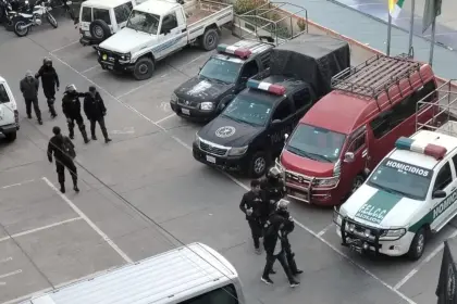 Protesta evista: Policía aprehendió a un joven que salía del banco con Bs 23.000 de un préstamo, señala su abogado