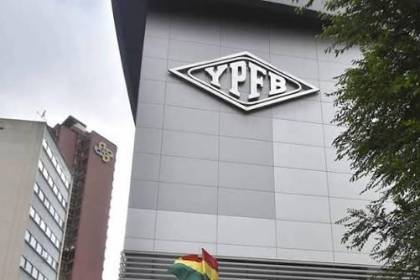 Aprehenden a exdirectora jurídica de YPFB por el caso de la gasolina