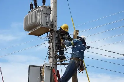Gobierno analiza diferir el pago de luz y otros servicios para aliviar el impacto de los bloqueos