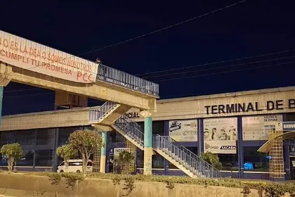 Evo acusa al Gobierno de colocar pancarta en la que se colocó la sigla de la DEA y el PCC