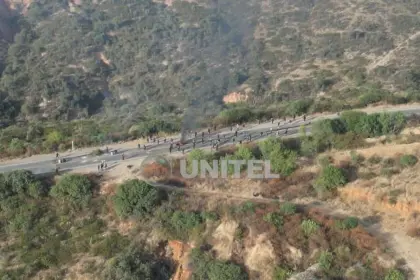 Cochabamba: Policías gasifican a bloqueadores y avanzan seguidos de militares en la ruta al occidente