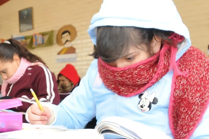 Ola de frío: ¿Es obligatorio el uniforme escolar por las bajas temperaturas? Esto dicen las autoridades 