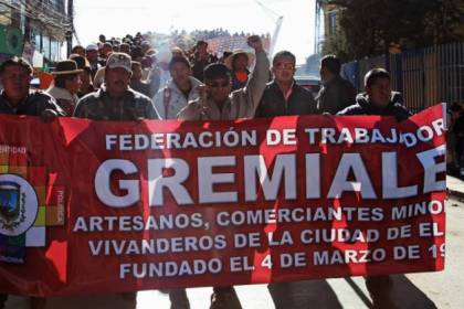 Gremiales se declaran en emergencia y tendrán ampliado el lunes para definir acciones contra el DS 5143 de Derechos Reales 