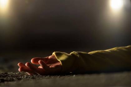 Mujer con fracturas en las costillas es hallada muerta en una carretera de Oruro; su pareja intentó simular un accidente