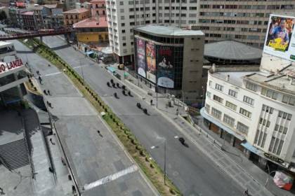 Manifestantes se repliegan del centro paceño tras gasificación de la Policía 