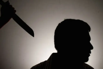 Investigan presunto parricidio: Hallan muerta a mujer con 32 puñaladas y el principal sospechoso es el nieto 