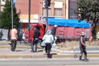 Vecinos desbloquean vías en El Alto y advierten que no están con el Gobierno y tampoco contra protestas pacíficas