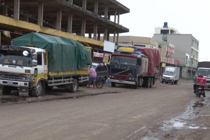 Comerciantes señalan que el flete de transporte subió y que impacta en el precio de los productos